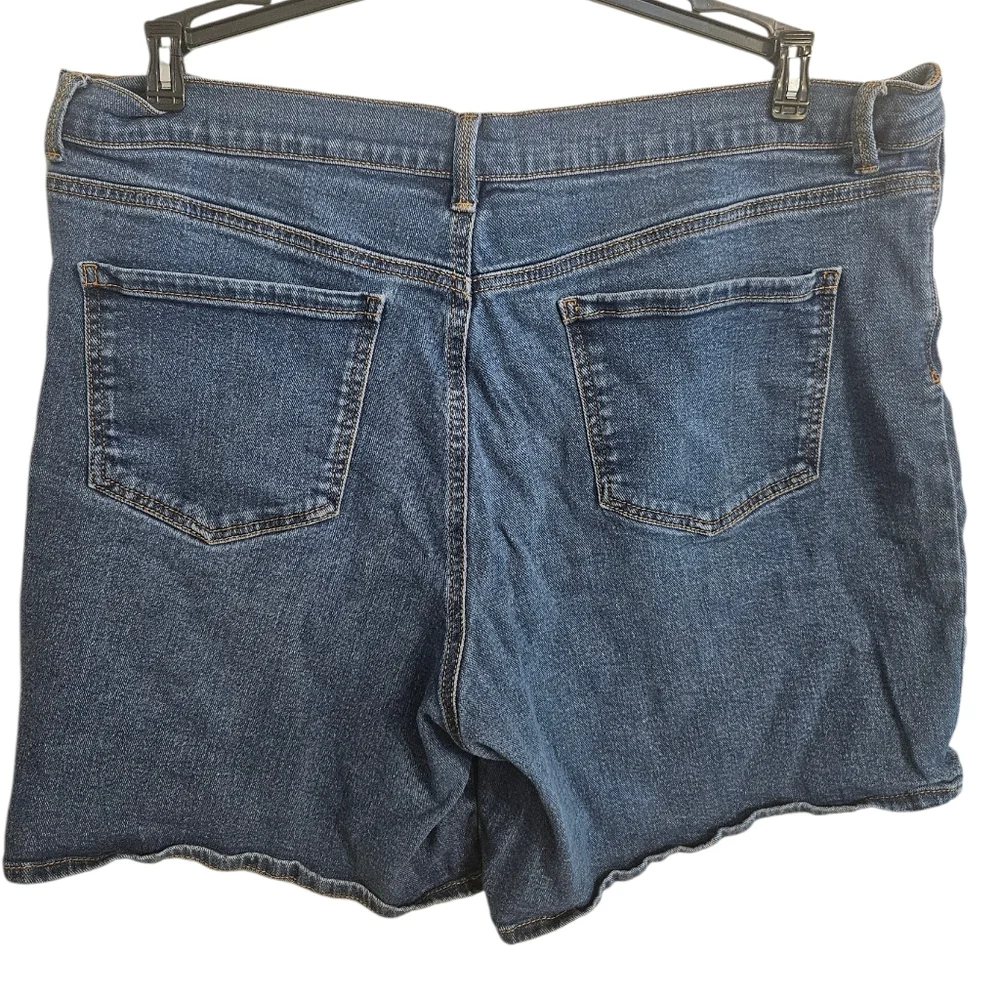 Gloria Vanderbilt All Around Slimming Blue Denim Shorts Sz 16